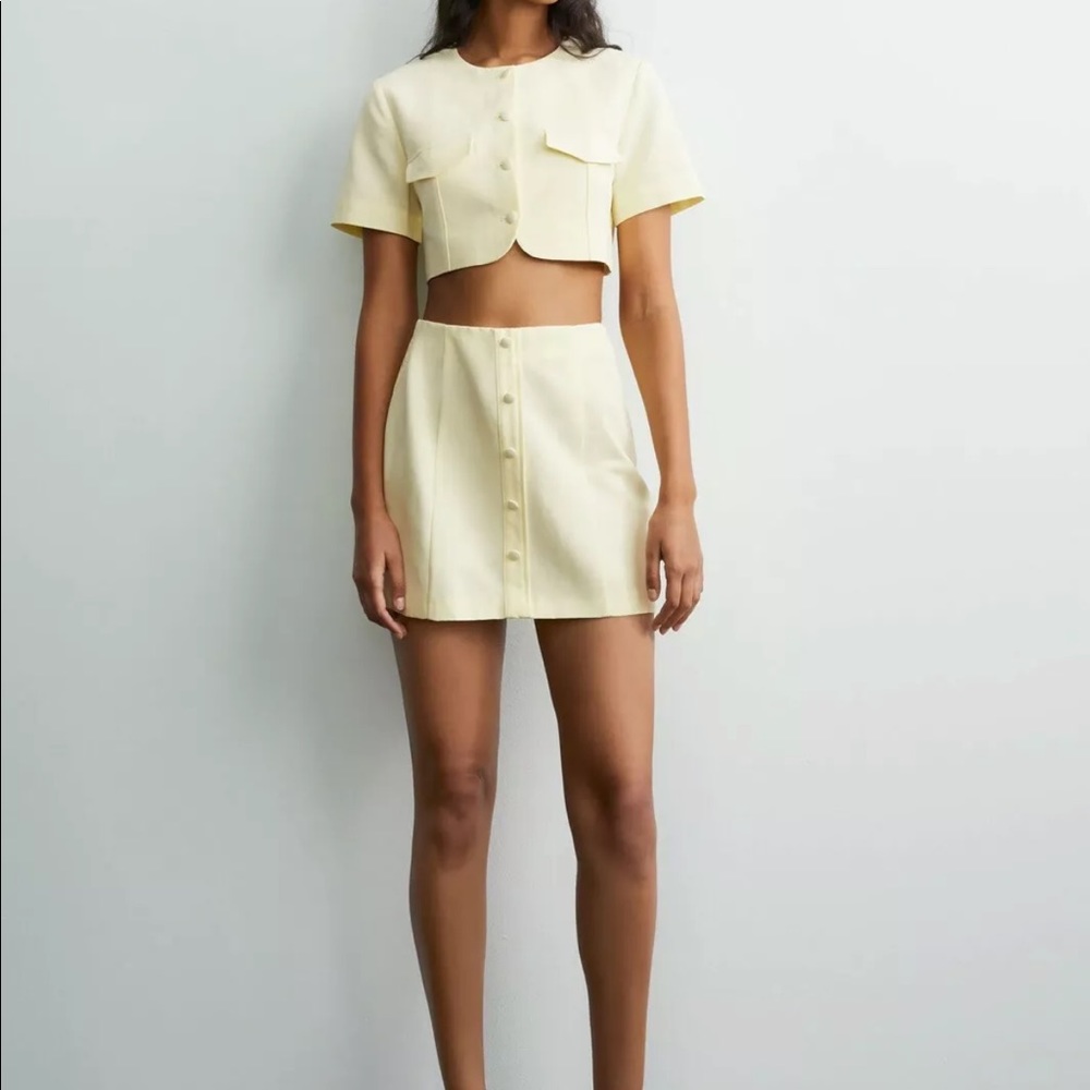 NWT zara linen blend mini skirt light yellow  With Buttons Down The Middle L